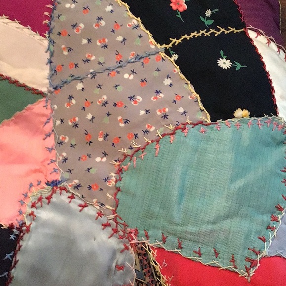 Vintage handmade patchwork accent pillow - Picture 4 of 8